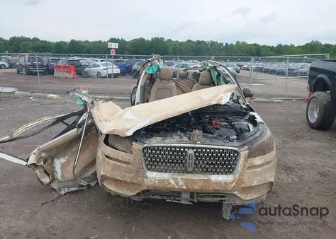 2022 Lincoln Corsair Standard z USA, uszkodzony, nr VIN 5LMCJ1D98NUL28607